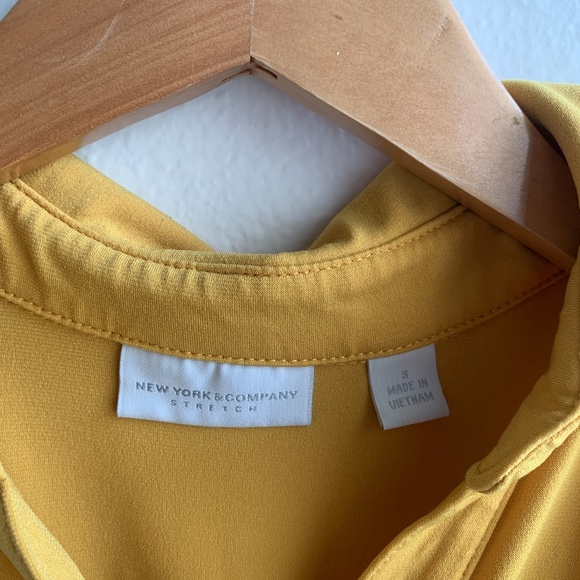 New York and Company Button Down Romper Yellow SzS - Picture 3 of 4